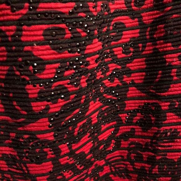 CATHERINES BLACK AND RED BLINGY TOP - Picture 2 of 4